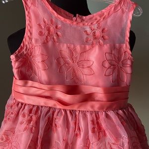 This is a sweetheart rose pink dress Size 5